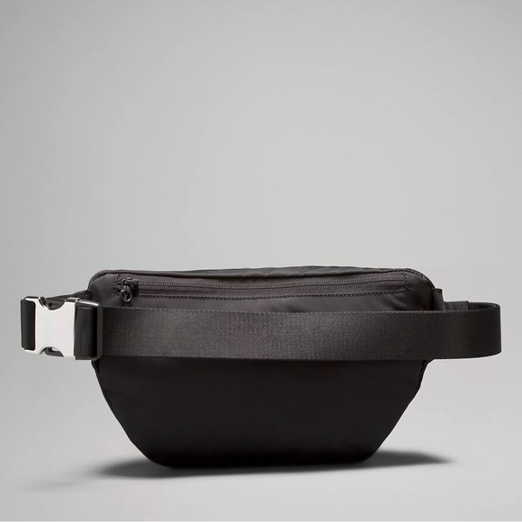NEW lululemon City Adventurer Belt Bag Size 2.5L Large Capacity - Picture 5 of 6
